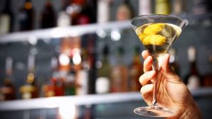 Ученые: небольшие порции алкоголя могут быть опаснее его редкого злоупотребления