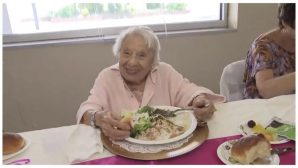 Женщина, отметившая 107-летие поделилась секретом долгой жизни: он необычен