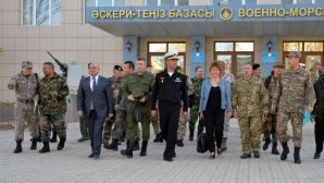 Иностранные военные дипломаты посетили военно-морскую базу в Актау