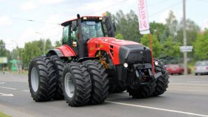 В Казахстан будет поставлено несколько тысяч белорусских тракторов