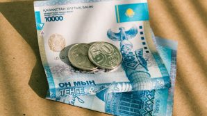 В Казахстане наиболее низкие зарплаты в сфере образования - официальная статистика