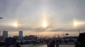 Три солнца в небе наблюдали жители Китая