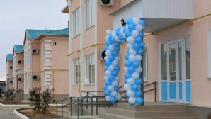 Военнослужащим в Актау торжественно вручили ключи от новых квартир