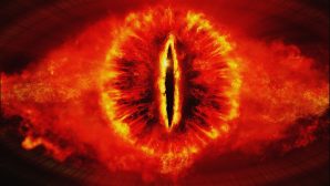 Редкое заболевание превратило глаза мужчины в «Око Саурона»