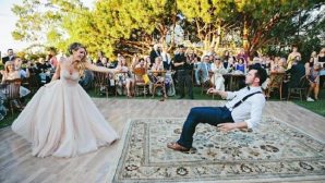 Иллюзионист и его невеста удивили всех на своей свадьбе: жених буквально повис в воздухе
