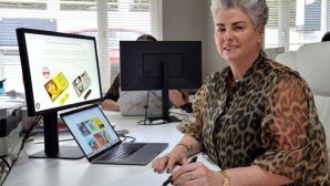 53-летняя женщина создала бизнес красоты на £10 млн с дочерями не выходя из дома