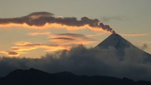 На Аляске произошло мощное извержение вулкана