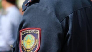 Массовый конфликт с участием полиции и стрельбой сняли в Павлодаре