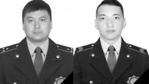 Токаев наградил погибших в Алматы полицейских посмертно