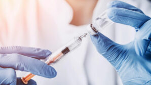 В Казахстане провели первую вакцинацию от коронавируса