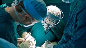 Врачи из Нур-Султана успешно провели операцию ребенку с редким заболеванием