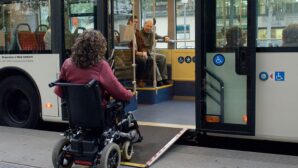 В 9 областях страны автобусы почти недоступны для инвалидов