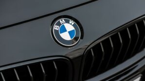 Уже в январе BMW выпустит новый седан M5 CS
