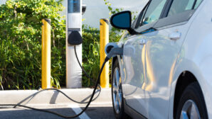 Япония будет сокращать продажи бензиновых автомобилей