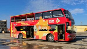 В Актау появился двухэтажный туристический автобус